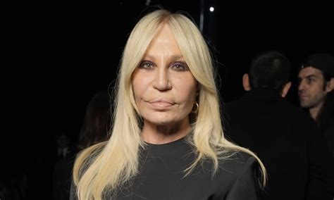 donatella versace jurk|Donatella Versace.